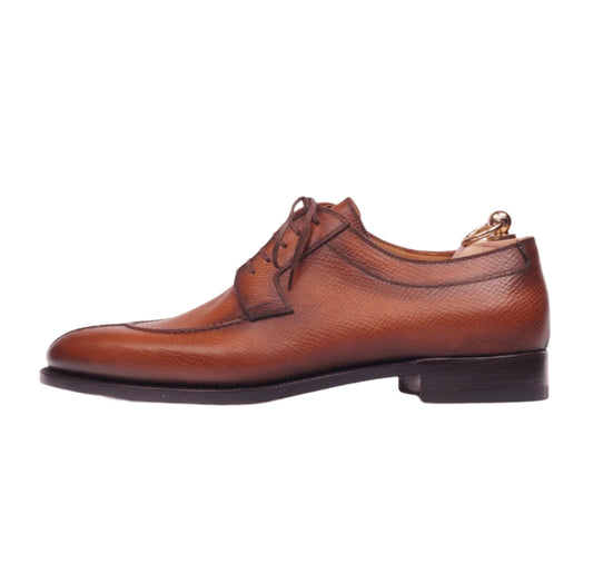 Light brown split-toe derby