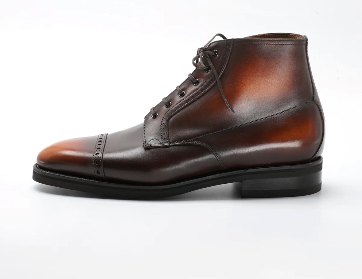 Double tone oxford boots